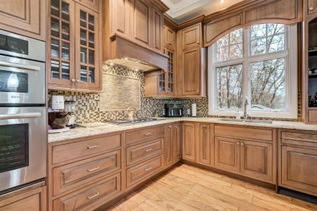 For Lease - 162 Glenvale Boulevard, Toronto, Ontario - Photo 4