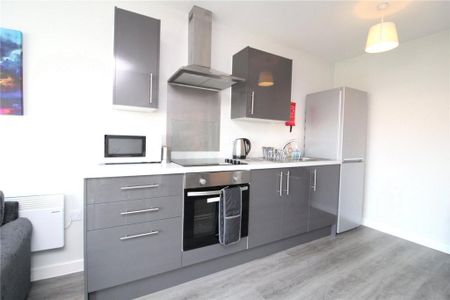 2 bedroom flat to rent - Photo 4