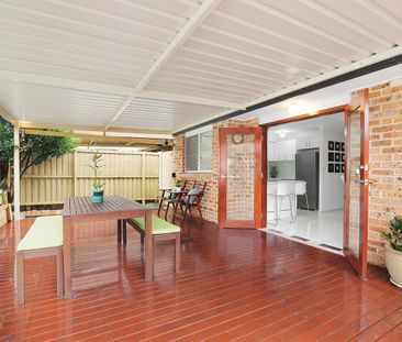 Four bedroom standalone brick villa - Photo 6