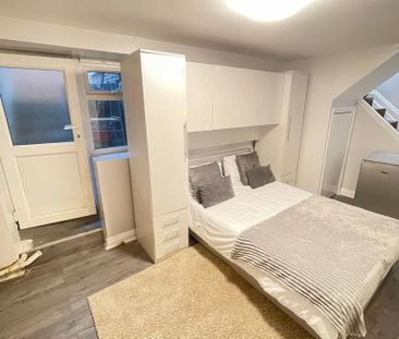 Studio to rent - Photo 2