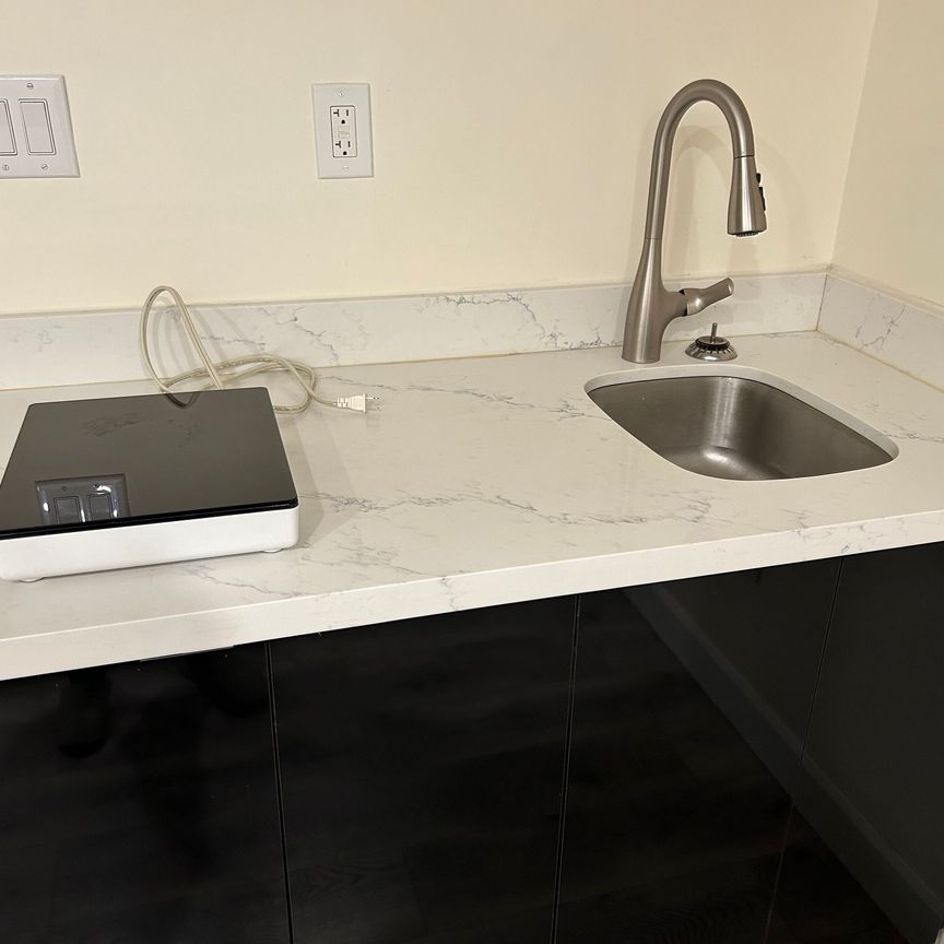 For Lease - 34 Ulster Street Unit# Bachelr, Toronto, Ontario - Photo 1