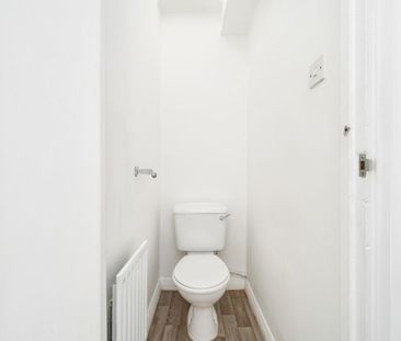 3 bedroom flat to rent - Photo 5