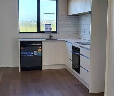 Brand New Modern 3BR Townhouse in Hobsonville - Photo 3