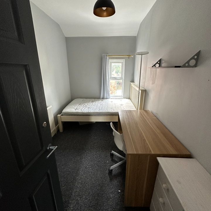 8 Bed Terraced House, Arthur Street, NG7 - Photo 1