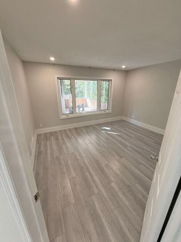 For Lease - 218 Baker Avenue, Richmond Hill, Ontario - Photo 3