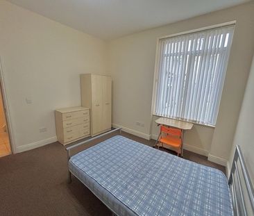 10 Bedroom Student Home – Llanbleddian Gardens - Photo 5