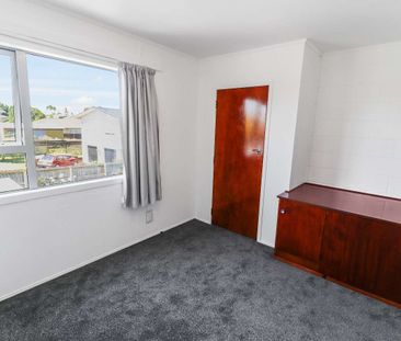 2-Bedroom in Papatoetoe - Newly Renovated - Photo 2