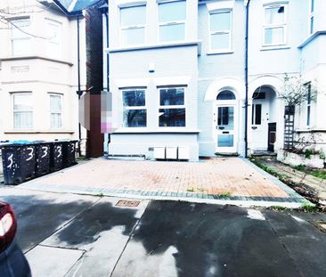 2 Bed Flat, Norbury Court Road, SW16 - Photo 2