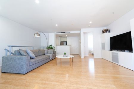 Nicely presented with bamboo flooring & furnished 1 bedroom in Shores. - Photo 3