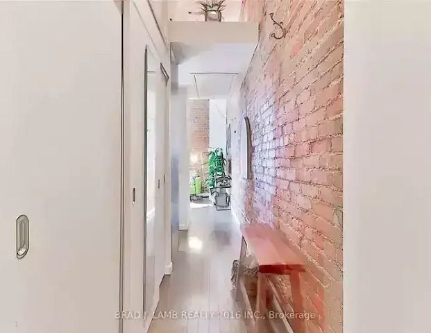 Stunning Loft In The Heart Of King-West | 915 King Street West, Toronto - Photo 1