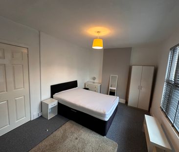 4 bedroom house - Photo 2