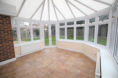 6 bedroom detached house to rent - Photo 4