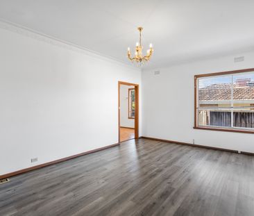 Effortless Living in a Well-Located Keilor East Home - Photo 1