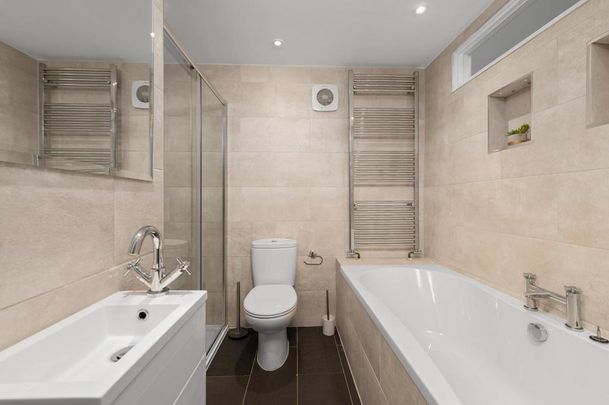 4 bedroom terraced house to rent - Photo 1