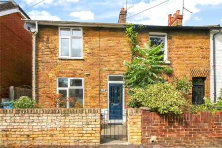 4 bedroom semi-detached house to rent - Photo 4