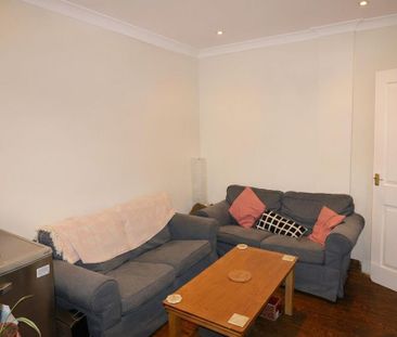 5 bedroom semi-detached house to rent - Photo 2