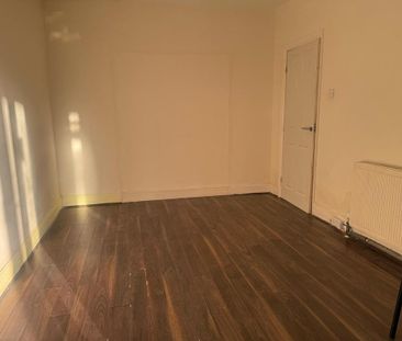 2 bedroom semi-detached house to rent - Photo 5