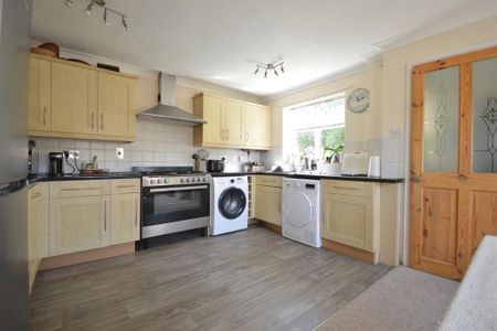 3 bedroom end of terrace house to rent - Photo 3