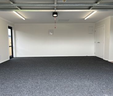 Near New Executive Home - Photo 2