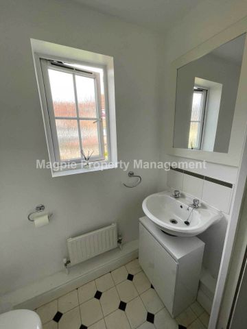 Price £650 pcm - Available 06/01/2026 - Furnished - Photo 4