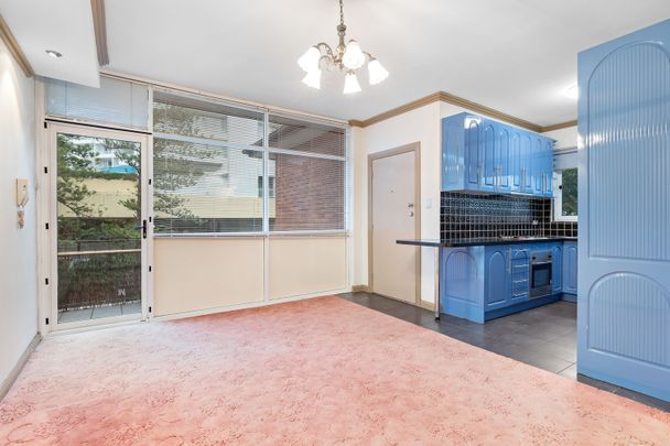 Top Floor Apartment With Bay Views - Photo 1
