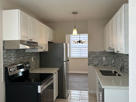 For Lease - 205 Hilda Avenue Unit# 1204, Toronto, Ontario - Photo 3