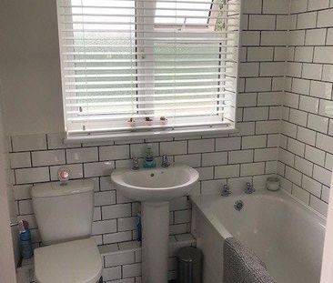 2 bedroom semi-detached house to rent - Photo 4