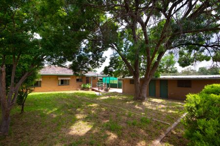 Easy living and perfectly located in popular Strathdale. - Photo 5