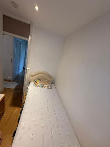 1 bedroom in a house share to rent - Photo 2