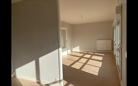 Location Appartement 5 pièces 104 m² La Châtre - Photo 2