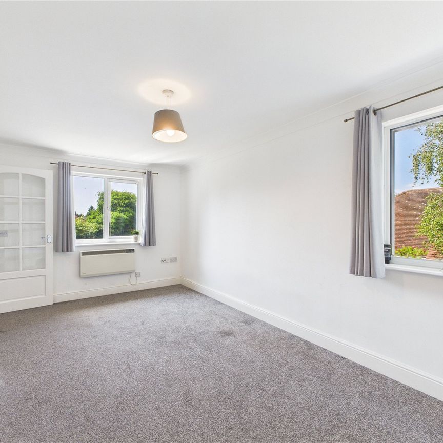 2 bedroom Flat in Park House, Farnborough - Photo 1