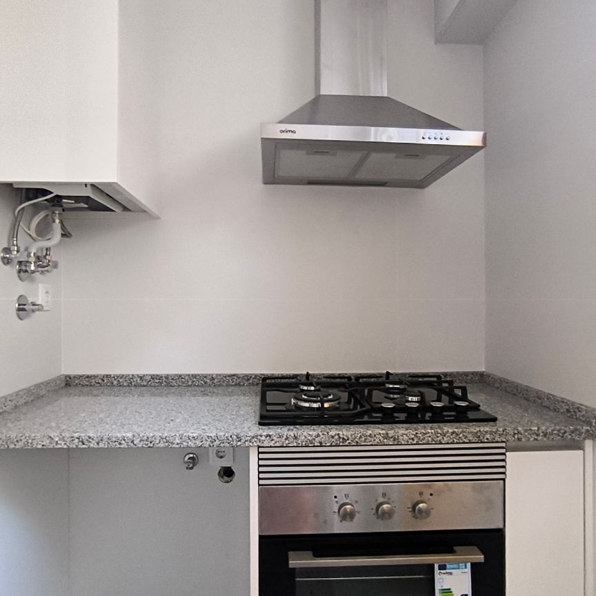 Excelente apartamento T2+1 Totalmente Remodelado nas Olaias - Photo 1