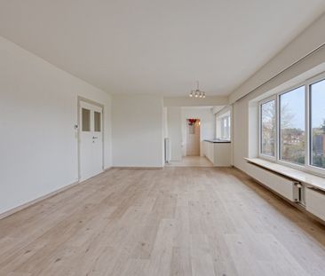 Zonnig appartement met ruime slaapkamers en groot terras vlakbij Le... - Photo 2