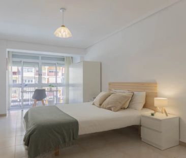 Room in a shared 4-bedroom apartment for rent in Vara de Quart. - Photo 6