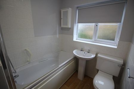 2 bedroom semi-detached house to rent - Photo 5