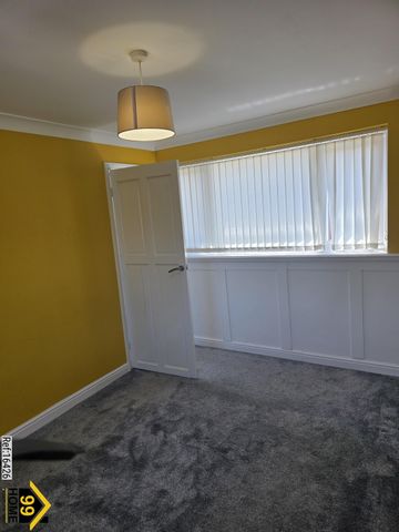 3 bed Detached in Highfield Road , Yeovil, BA21 4RL - Photo 2