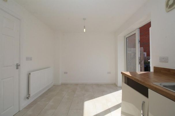 3 bedroom semi-detached house to rent - Photo 1