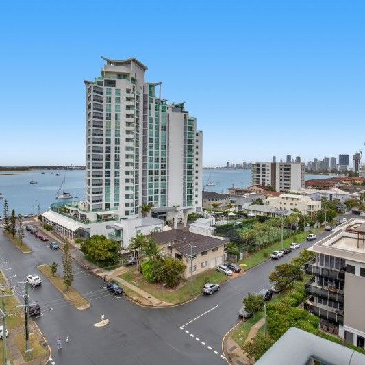 Exclusive 3-Bedroom Penthouse with Broadwater and Panorama Views - Photo 1