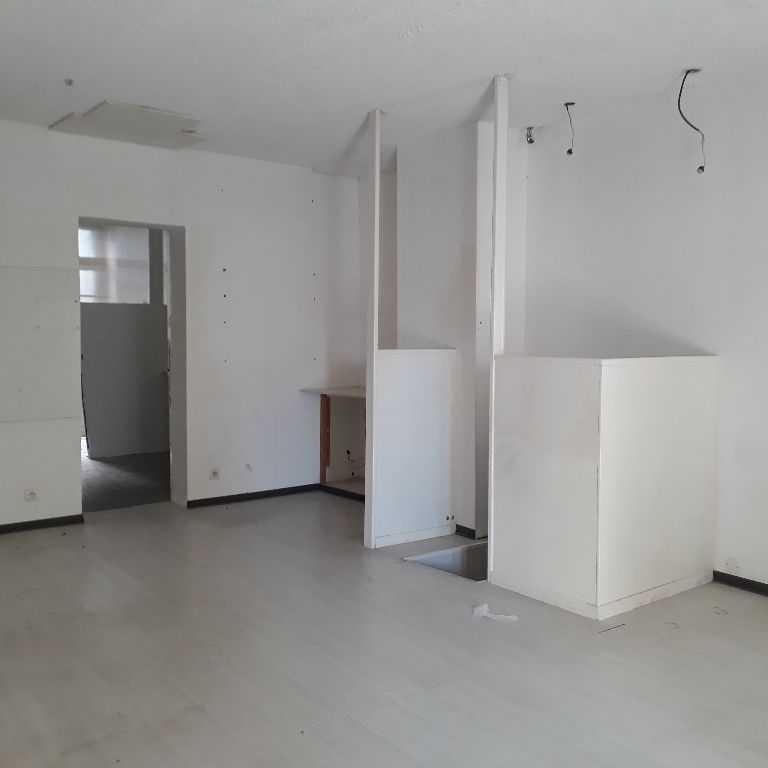 LOCAL REFAIT EN HYPER CENTRE VILLE - Photo 2