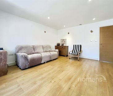 Fleet Road, Farnborough, Hampshire, GU14 - Photo 4
