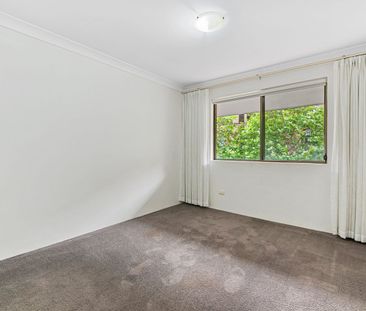 QUIET TOP FLOOR TREE-TOP LIVING - Photo 4