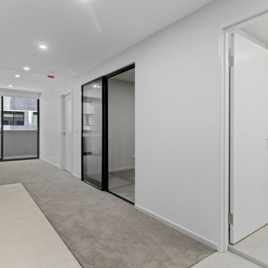 Stylish Apartment With Study - Photo 1