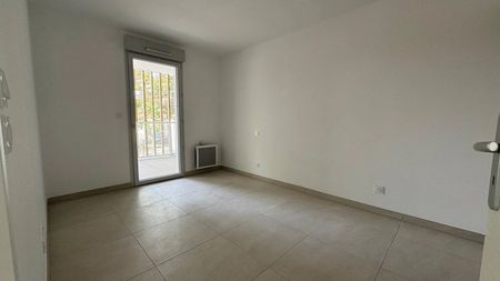 Location Appartement 2 pièces 42m² MARSEILLE 11ème - Photo 3