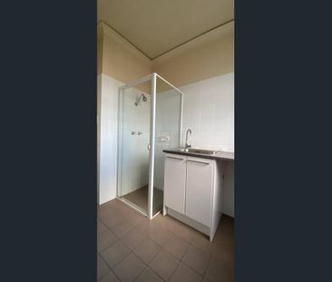 Spacious 2-Bedroom Apartment - Photo 5