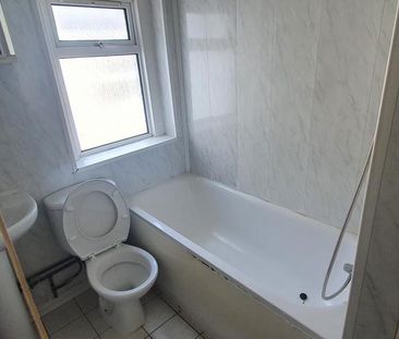 6 bedroom terraced house to rent - Photo 4