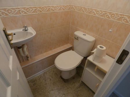 3 bedroom semi-detached house to rent - Photo 4