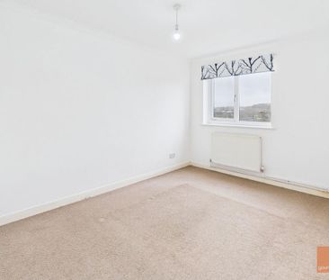 5 bedroom semi-detached house to rent - Photo 2