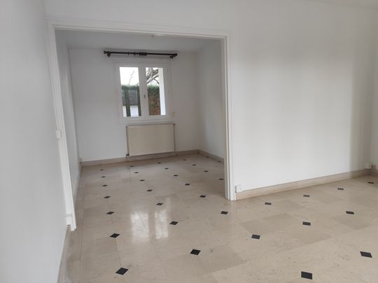 Location Maison 5 pièces 102m² SABLE SUR SARTHE 72300 - Photo 1