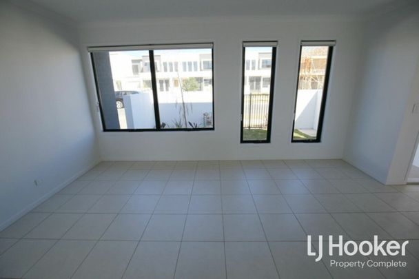 Stunning Townhouse In Perfect Location! - Photo 1