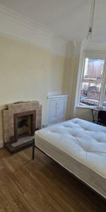 4 bedroom terraced house to rent - Photo 3